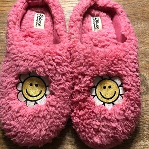 Deluxe Pink Plush Women's Slippers with Smiley Flower Patch